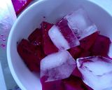 Foto langkah ke 2 dari resep ES Buah Naga Susu.