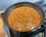 Une image de l'étape 22 de Poulet aux cacahuètes, carottes, tomates et épices.
