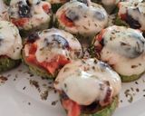 Foto del paso 4 de la receta: Mini pizzas de zucchini /calabacín 🍕 trampantojo
