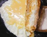 Hình bước làm 2 của món Trứng cuộn cơm nguội
