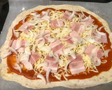 Foto del paso 2 de la receta: Pizza de bacon, pimientos asados, trigueros y mucho más