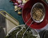 Foto langkah ke 1 dari resep Gulai Daun Singkong Teri.