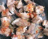 Hình bước làm 3 của món Sườn non rim chua cay 🌶🌶