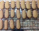 Foto del paso 7 de la receta Lenguas de gato 🐈 bañadas en chocolate negro-blanco