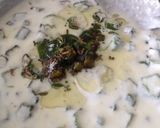 A picture of step 5 of Bhindi curd raita.