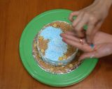 Foto langkah ke 14 dari resep Tutorial Menghias Kue Tema “Pantai” dengan Buttercream (Simple Decor).
