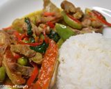 รูปขั้นตอนการทำที่ 5 ของ ผัดเขียวหวานเป็ดย่าง ราดข้าว