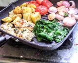 A picture of step 2 of Paneer shashlik sizzler.