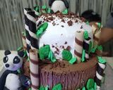 A picture of step 11 of Panda theme cake.