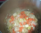 Foto del paso 1 de la receta: Sopa de arroz con langostinos y brocheta de rape