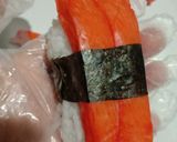รูปขั้นตอนการทำที่ 2 ของ ซูชิปูอัด (Crab Stick Sushi)