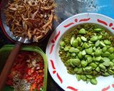 Foto langkah ke 1 dari resep Sambal teri kombinasi.