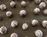 Foto del paso 7 de la receta: Trufas saludables de frutos secos, dátiles y cacao amargo