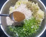 A picture of step 3 of Sabudana Thalipeeth.