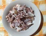 Foto langkah ke 2 dari resep Tumis kangkung-cumi.