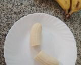 A picture of step 1 of Chocolate coated banana pops.