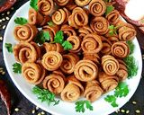 डिजाइनर रोल कोन मसाला मठरी (designer roll cone masala mathri recipe in Hindi) रेसिपी चरण 11 फोटो