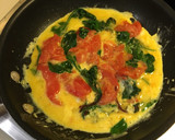 Foto del paso 2 de la receta: Espinacas y col tiernas rizada en huevos