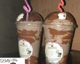 A picture of step 3 of Oreo milkshake.