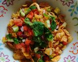 A picture of step 3 of Corn flakes bhel.