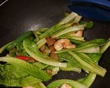 Foto langkah ke 3 dari resep #51 Lettuce Romain with Shrimp.