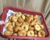 Foto langkah ke 4 dari resep Donut Kentang Mini Legit di Mulut.