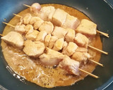 Foto del paso 4 de la receta: Brochetas de pollo marinadas