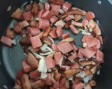 Foto del paso 4 de la receta: Salchichas y chuleta en crema de chipotle con brócoli