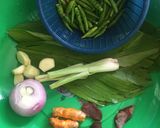 รูปขั้นตอนการทำที่ 1 ของ Masak lemak chili api ayamแกงกะทิพริกขี้หนู