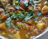 A picture of step 3 of Cabbage, Peas, and Potato Curry.