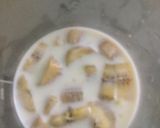 A picture of step 1 of Strawberry & banana shake.