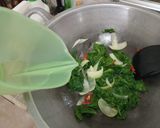 Foto langkah ke 5 dari resep Tumis Kale Curly.