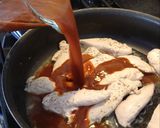 Foto del paso 4 de la receta: Pollo en salsa roja