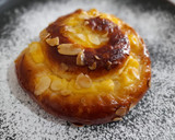 Foto del paso 9 de la receta: Espirales de brioche y crema pastelera