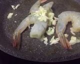 รูปขั้นตอนการทำที่ 1 ของ กุ้งแชบ๊วยเห็ดผัดกระเทียมพริกไทยราดข้าว(วีดีโอ)