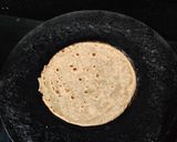 A picture of step 4 of Bhakri (Gujarati Flatbread).