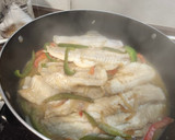 Foto del paso 3 de la receta: Merluza al vino