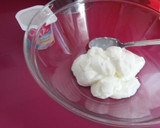 Foto del paso 1 de la receta: Bolitas fritas de yogur y vainilla