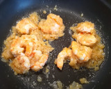 Foto del paso 3 de la receta: Macarrones con langostinos en salsa de soja