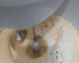 Foto del paso 3 de la receta: Bizcochuelo de vainilla