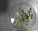 Foto langkah ke 2 dari resep Masak Lemak Putih Telur Ayam.