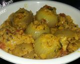 A picture of step 4 of Malai Bharva pyaaz / stuff onion.
