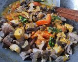 Foto langkah ke 9 dari resep 19. Isi Perut Tuna Masak Garo Rica (khas Manado).