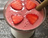 A picture of step 3 of Strawberry milkshake - vegan.