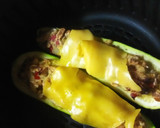 Foto del paso 6 de la receta: Zucchini rellenos cocidos en air-fryer 🔁🥒ƪ⁠(⁠‾⁠.⁠‾⁠“⁠)⁠┐