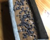 Foto del paso 6 de la receta: Budín de vainilla y budín de chocolate con chips de chocolate🥧