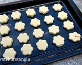 Foto langkah ke 4 dari resep Kue Roti Khas Pariaman | Kue Bangkit Santan | Kue Aci |Kue Jadul.