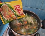 Foto langkah ke 3 dari resep Sayur Sop Telur Puyuh.