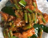 รูปขั้นตอนการทำที่ 3 ของ ผัดพริกแกงถั่วฝักยาวใส่หมูสามชั้น