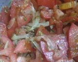 Foto del paso 3 de la receta: Ensalada de tomate, huevo y cebolla dorada